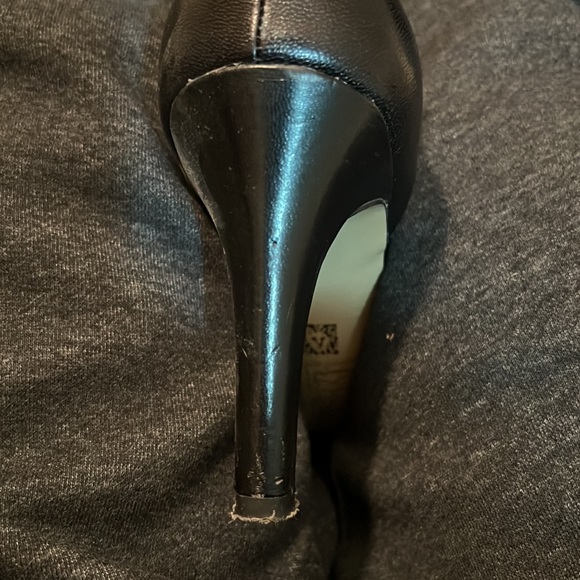 Anne Klein black white shoes worn once to a wedding. Size 9. - Picture 7 of 7